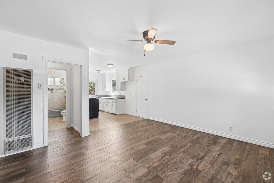 6801-6809 Valmont St, Tujunga, CA à vendre - Numérisation 3D Matterport – Image 3 sur 35