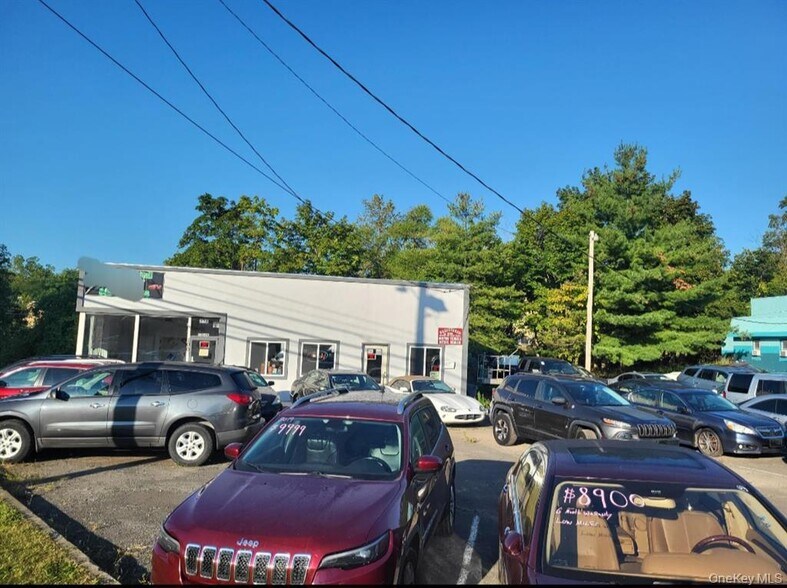 268 Windsor Hwy, New Windsor Township, NY à vendre - Photo de l’immeuble – Image 2 sur 12