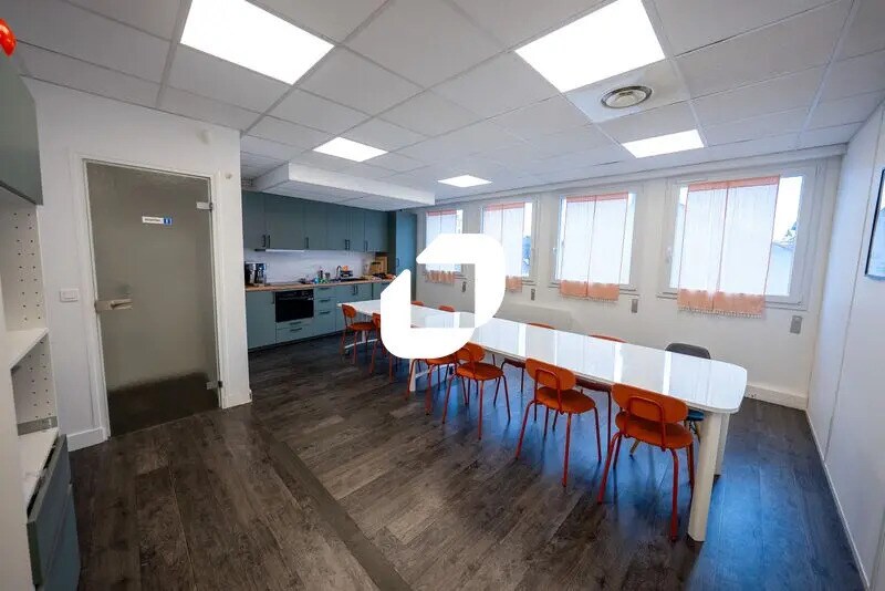 Bureau dans Bagnolet à louer - Photo de l’immeuble – Image 2 sur 8