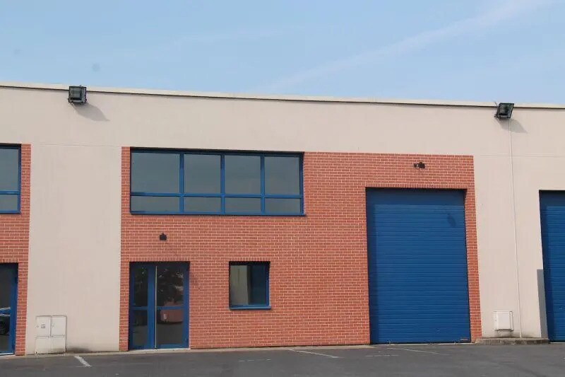 Local d’activités dans Lieusaint à louer - Photo de l’immeuble – Image 2 sur 2