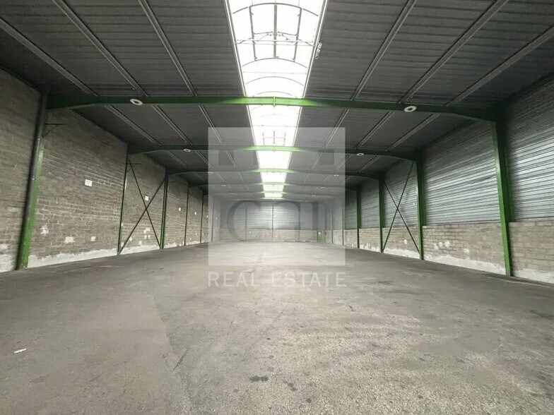 Local d’activités dans Genas à louer - Photo de l’immeuble – Image 3 sur 12