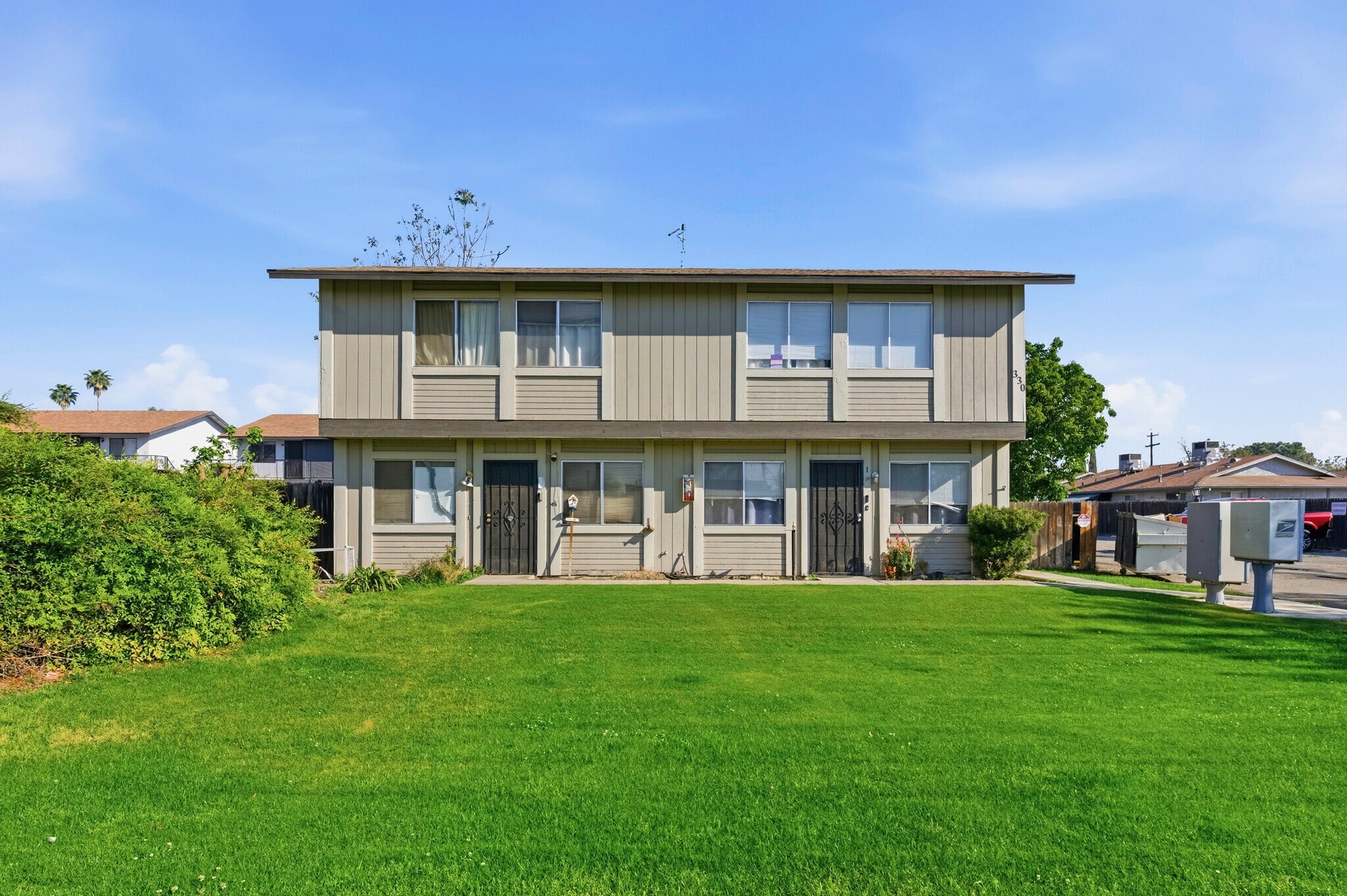 330 Roberts Ln, Bakersfield, CA à vendre Photo principale– Image 1 sur 28