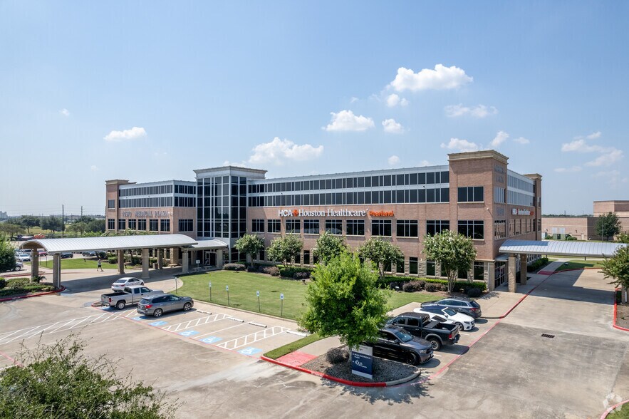 10970 Shadow Creek Pky, Pearland, TX à louer - Photo de l’immeuble – Image 3 sur 5