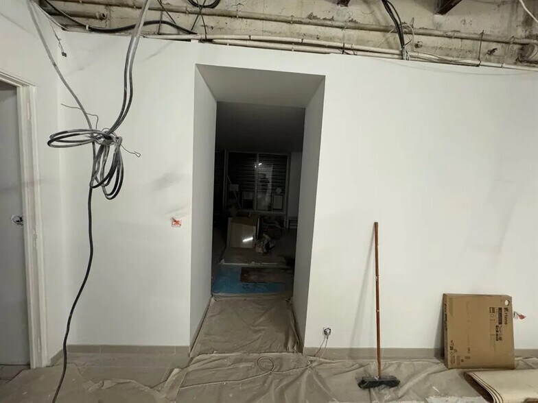 Local commercial dans Saint-Denis à louer - Photo intérieure – Image 2 sur 6