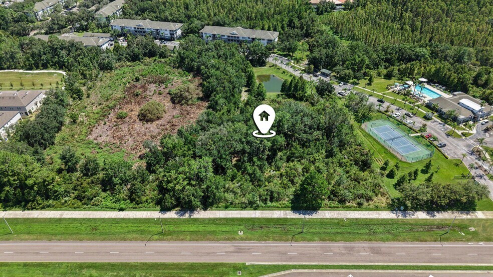 Cross Creek Blvd, Tampa, FL à vendre - Photo de l’immeuble – Image 3 sur 21
