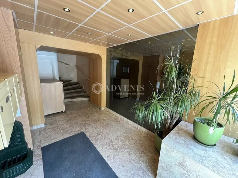 Bureau dans Vincennes à louer - Hall d’entrée – Image 2 sur 5