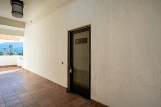 901 E Tahquitz Canyon Way, Palm Springs, CA à louer Hall d’entrée– Image 1 sur 10