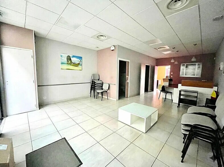 Bureau dans Puget-sur-Argens à louer - Photo de l’immeuble – Image 3 sur 4