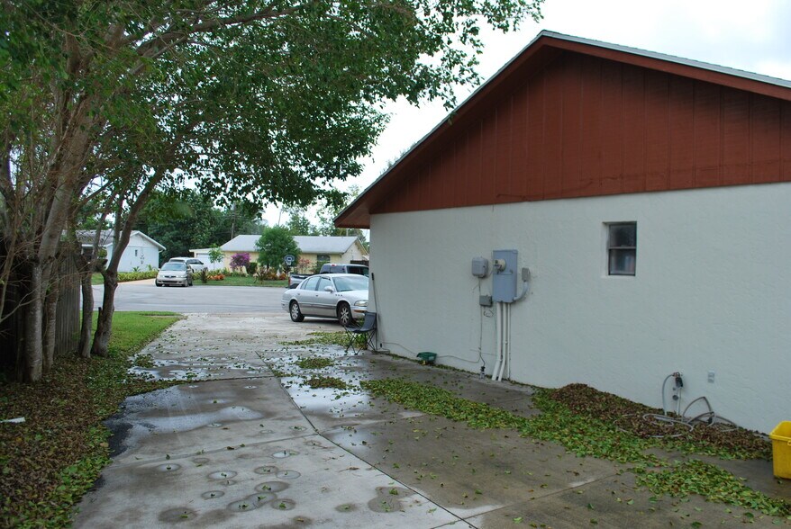 1309 W Frangipani Cir, Lake Worth, FL à vendre - Photo de l’immeuble – Image 3 sur 15