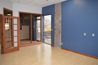 11904 113 Av, Edmonton, AB à louer Photo intérieure– Image 2 sur 6