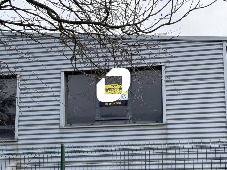 Bureau dans Seyssins à louer - Photo de l’immeuble – Image 1 sur 8