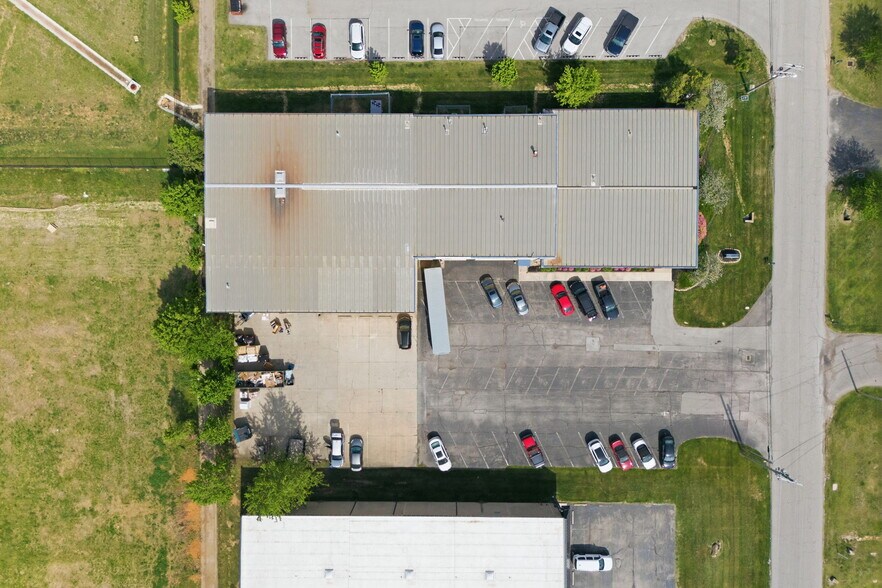 1812 Cargo Ct, Louisville, KY à louer - Photo de l’immeuble – Image 3 sur 33