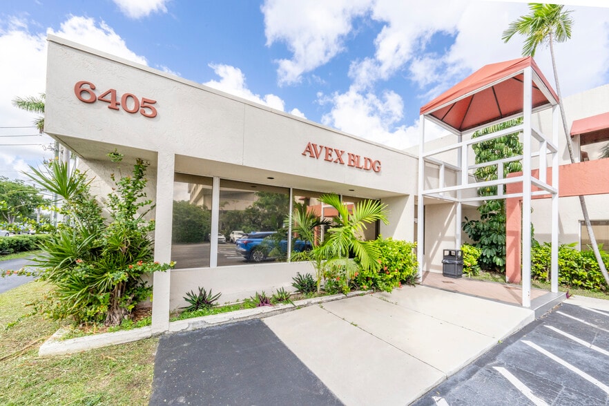 6405 NW 36th St, Miami, FL à louer - Photo de l’immeuble – Image 2 sur 12