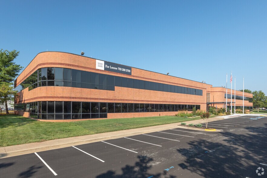 13775 McLearen Rd, Herndon, VA à louer - Photo de l’immeuble – Image 2 sur 9