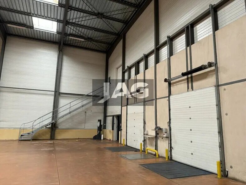 Local d'activités dans Lozanne à vendre - Photo intérieure – Image 3 sur 16