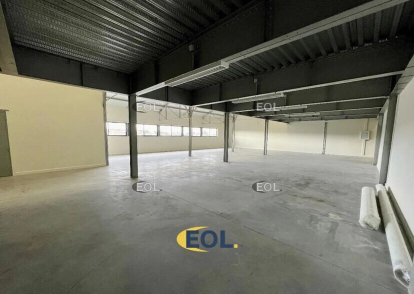 Local d’activités dans Bondy à louer - Photo de l’immeuble – Image 3 sur 6