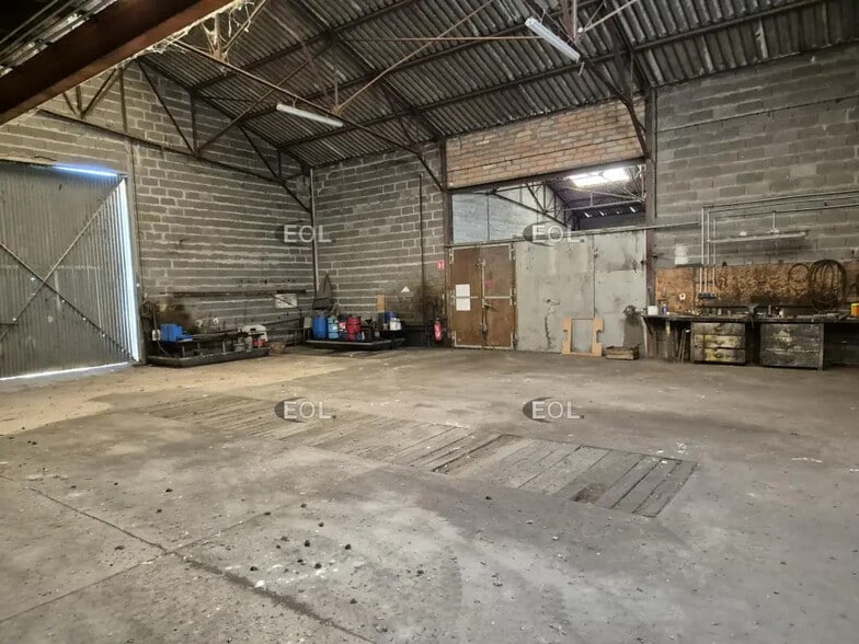 Industriel/Logistique dans Écouflant à vendre - Photo de l’immeuble – Image 2 sur 4