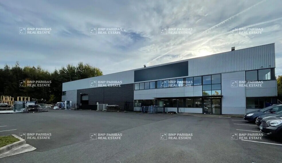 Local d’activités dans Montévrain à louer - Photo de l’immeuble – Image 1 sur 9