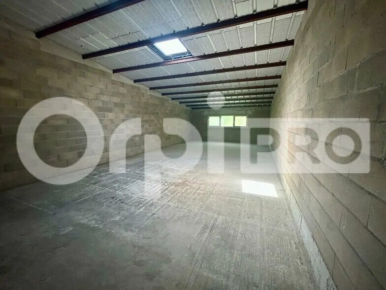 Local d'activités dans Saint-Chéron à vendre - Photo de l’immeuble – Image 2 sur 6