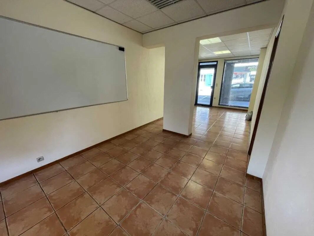 Local commercial dans Évreux à louer Photo intérieure– Image 1 sur 11