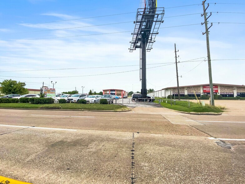 Safa Holding LLC portefeuille de 2 biens à vendre sur LoopNet.fr - Plan de site – Image 1 sur 8