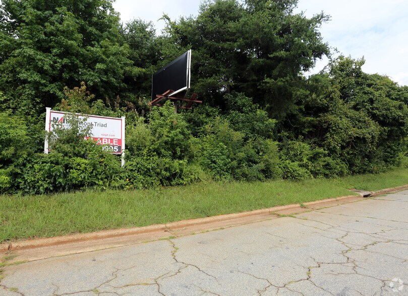 2902-2904 Oakland Ave, Greensboro, NC à vendre - Photo principale – Image 1 sur 6