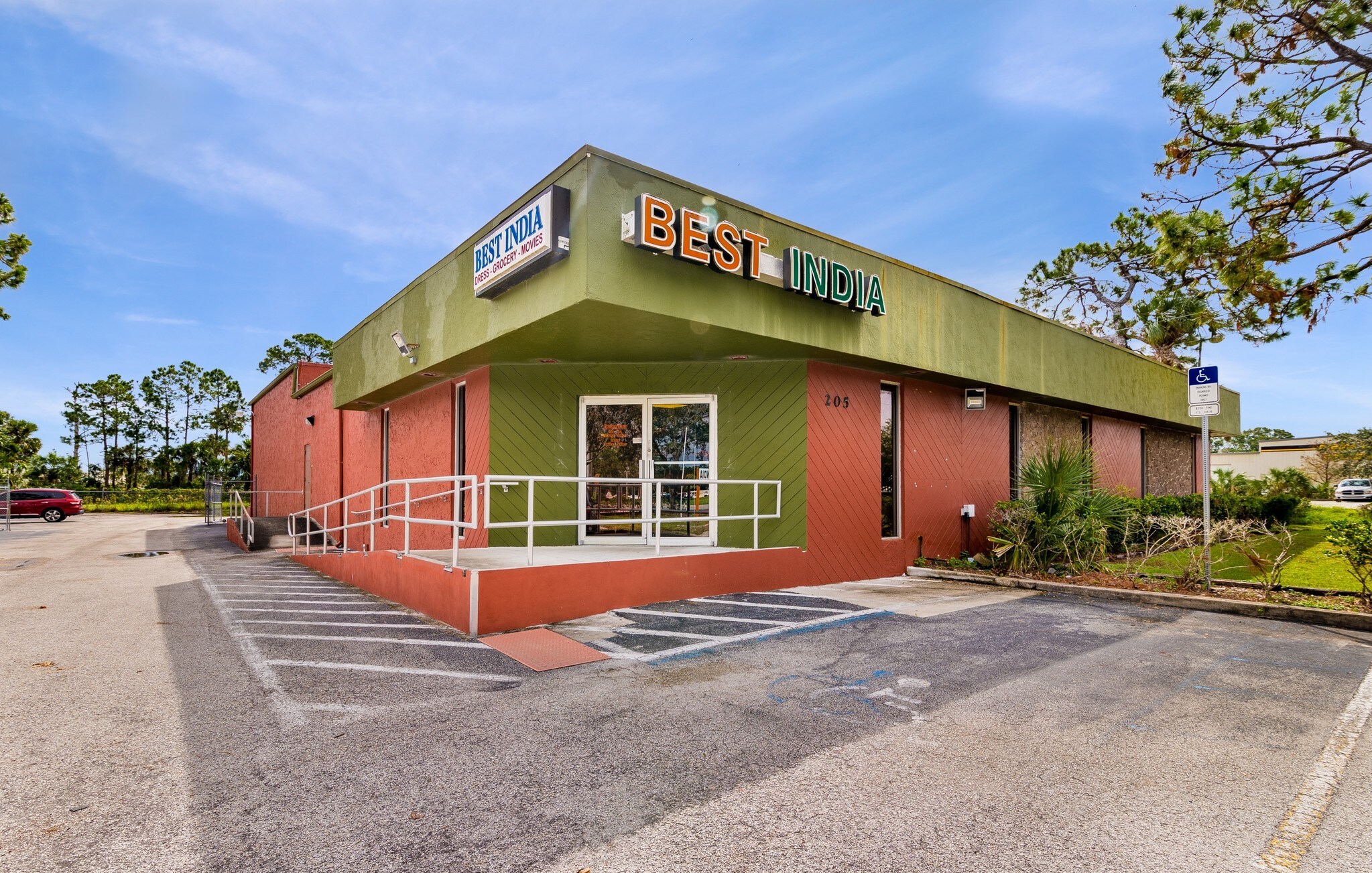 205 S Wickham Rd, Melbourne, FL à louer Photo principale– Image 1 sur 6