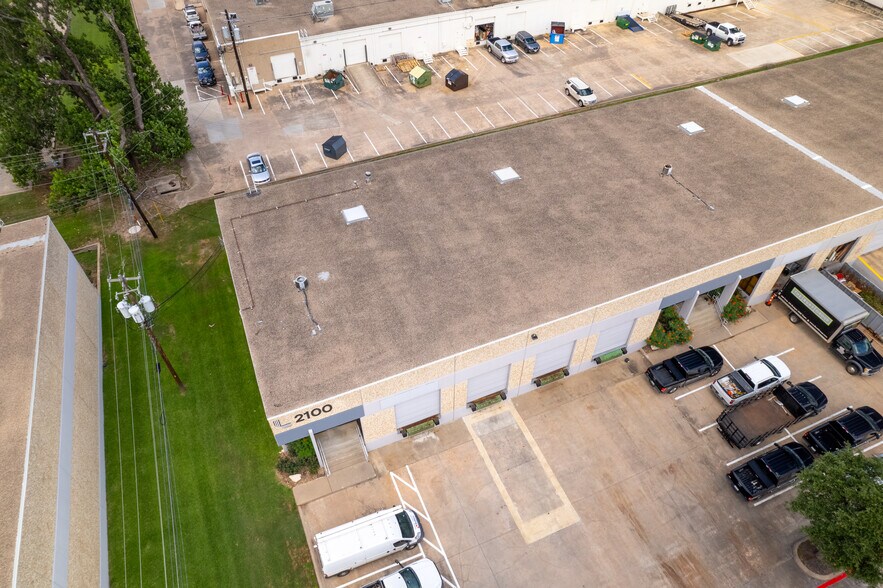 2100 Denton Dr, Austin, TX à louer - Aérien – Image 3 sur 14