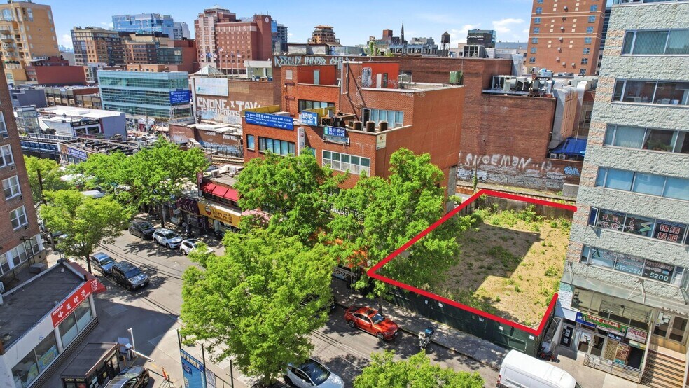 136-25 41st Ave, Flushing, NY à vendre - Photo de l’immeuble – Image 2 sur 18