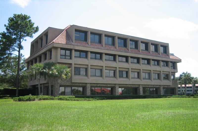 23B Shelter Cove Ln, Hilton Head Island, SC à louer - Photo de l’immeuble – Image 2 sur 9