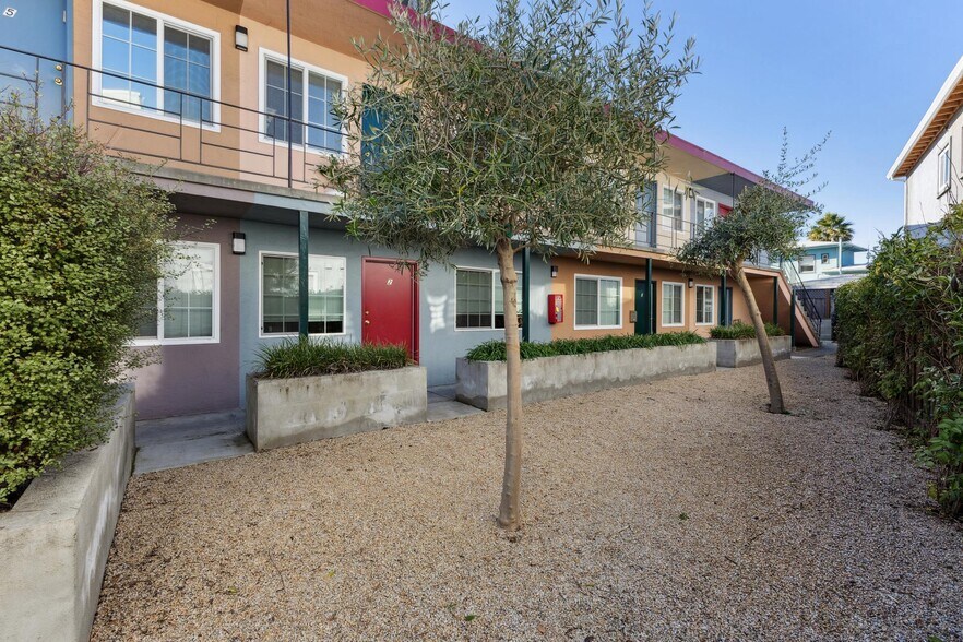 6563 Shattuck Ave, Oakland, CA à vendre - Photo de l’immeuble – Image 3 sur 34