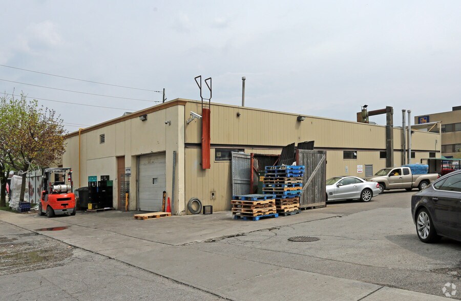 1909 Lawrence Ave E, Toronto, ON à vendre - Photo de l’immeuble – Image 2 sur 5