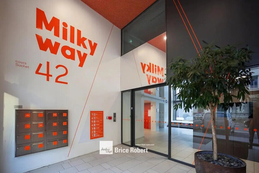 Bureau dans Lyon à louer - Hall d’entrée – Image 2 sur 3