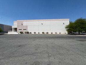 3225 W Post Rd, Las Vegas, NV à louer Photo de l’immeuble– Image 1 sur 5