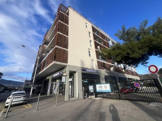 Plus de détails pour Local commercial à vendre