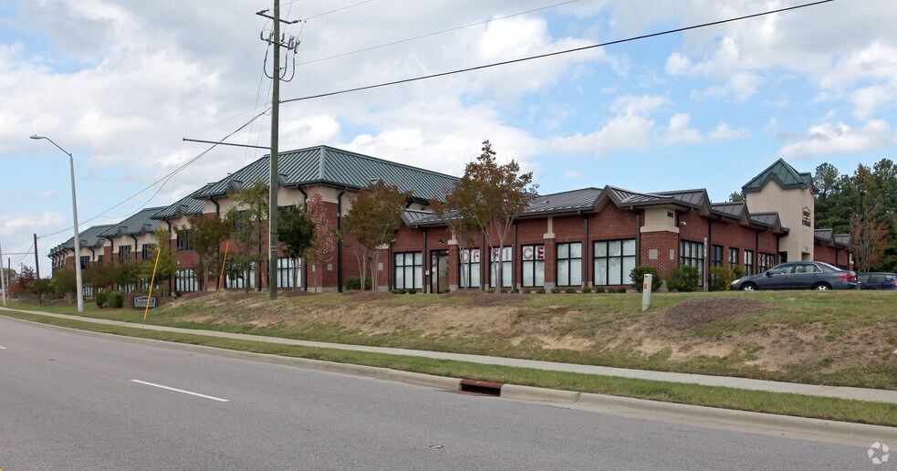 302 Davis Grove Cir, Cary, NC à louer - Photo principale – Image 2 sur 11