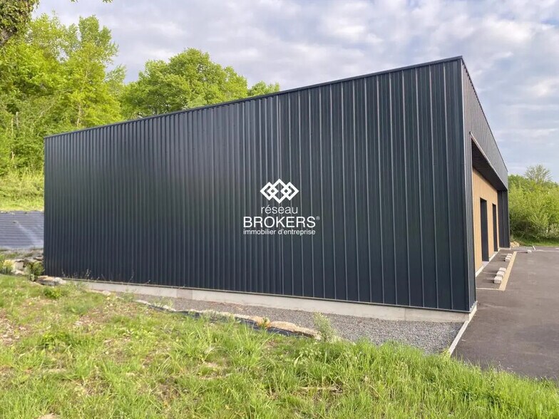 Local commercial dans Thiers à vendre - Photo de l’immeuble – Image 3 sur 11