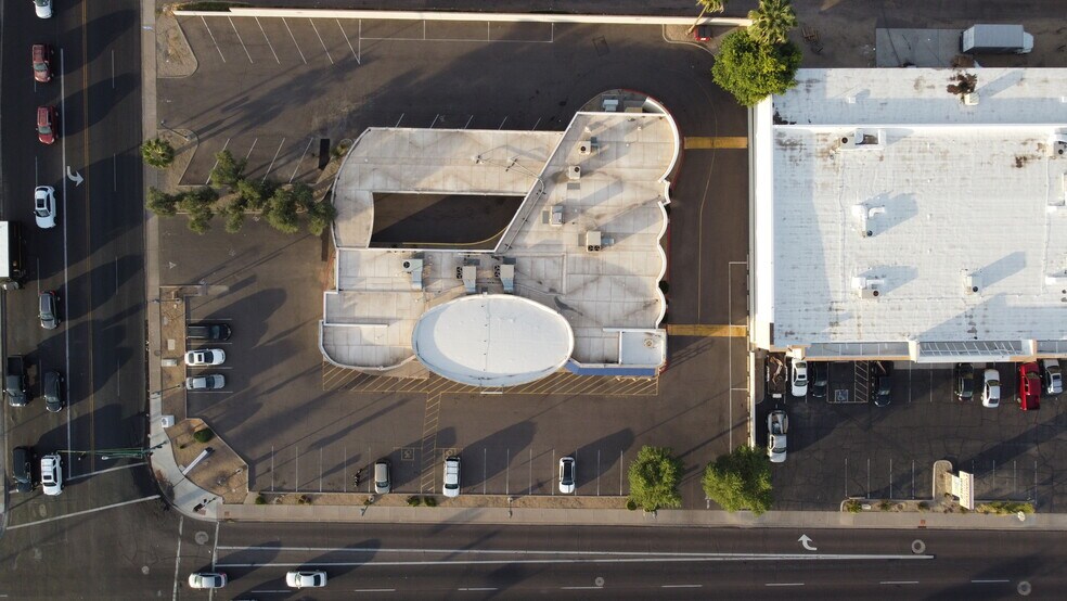 4010 E Thomas Rd, Phoenix, AZ à louer - Photo de l’immeuble – Image 2 sur 8