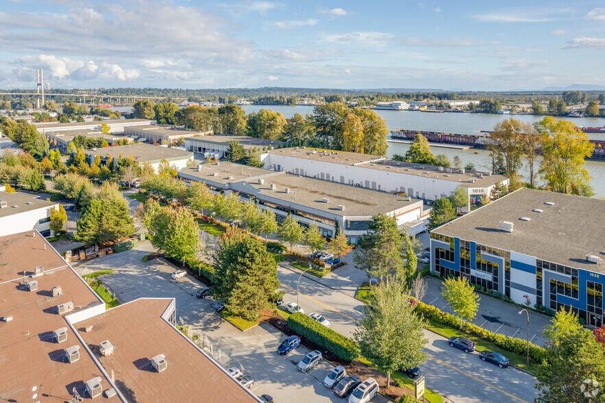 1600-1610 Derwent Way, Delta, BC à louer - Aérien – Image 2 sur 9