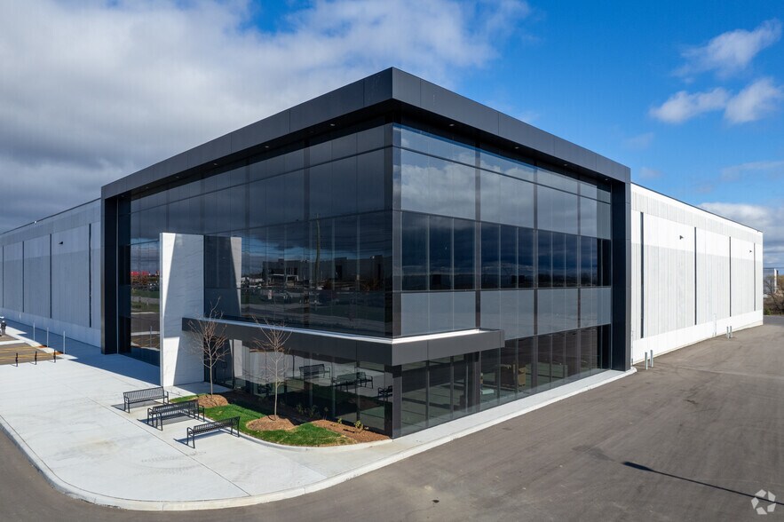 700 Anatolian Dr, Vaughan, ON à louer - Photo principale – Image 1 sur 4