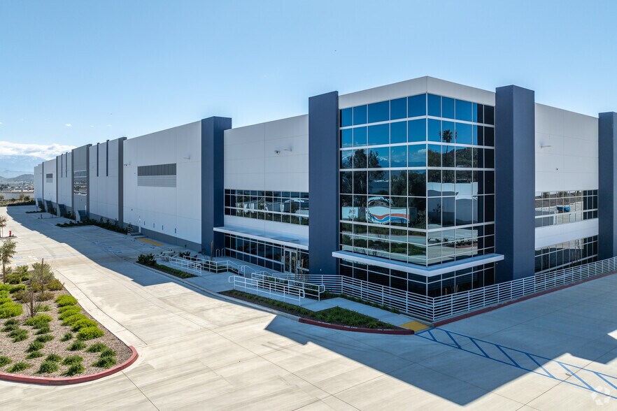 23550 Placentia Ave, Perris, CA à louer - Photo de l’immeuble – Image 3 sur 7