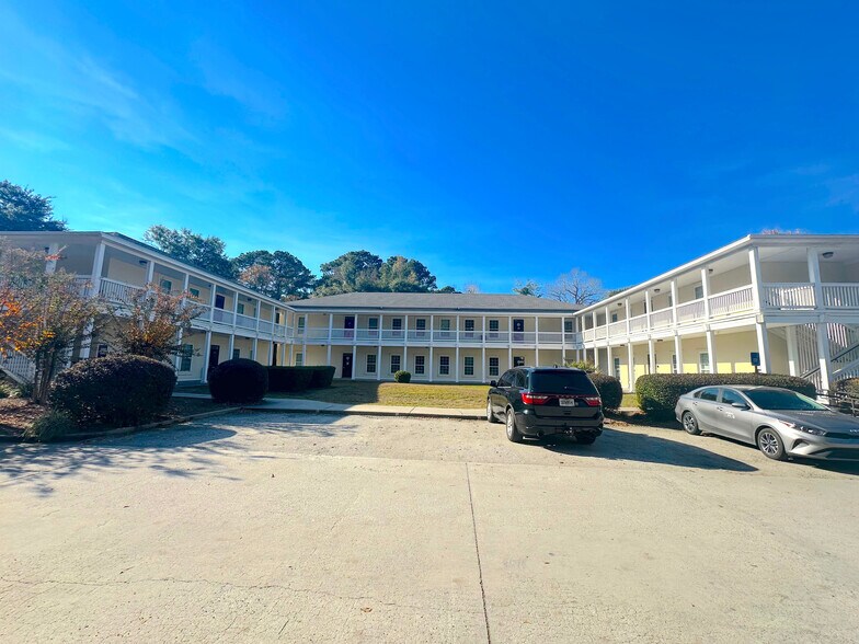 1149 Cornell Ave, Savannah, GA à louer - Photo de l’immeuble – Image 1 sur 10