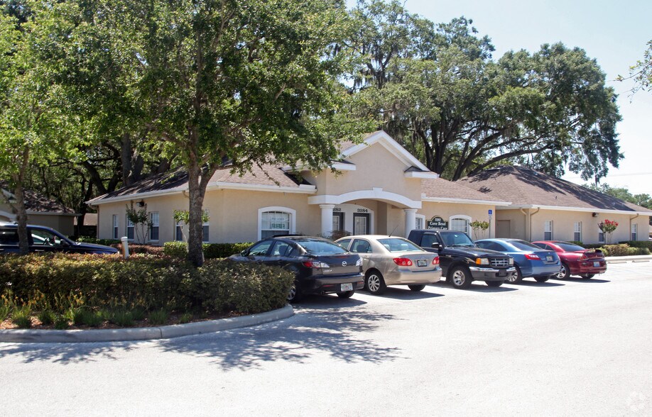 3282-3284 Cove Bend Dr, Lutz, FL à louer - Photo de l’immeuble – Image 3 sur 5