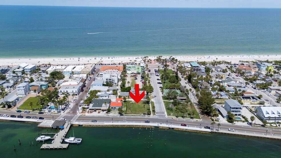 808 Pass a Grille Way, St Pete Beach, FL à vendre - Aérien – Image 1 sur 5