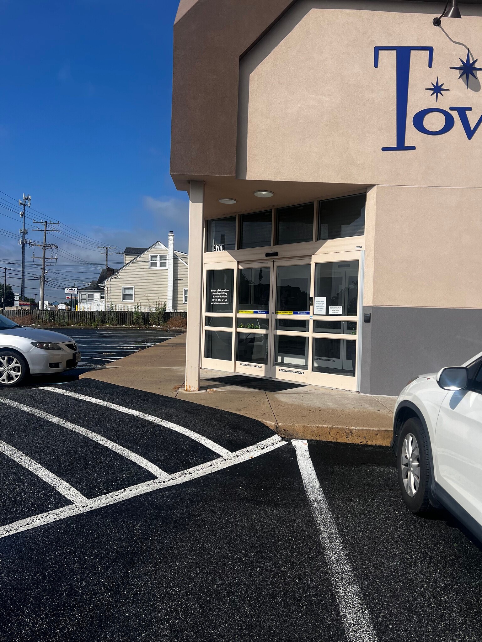 Town Square Adult Daycare & Pad Site portefeuille de 2 biens à vendre sur LoopNet.fr Photo principale– Image 1 sur 19