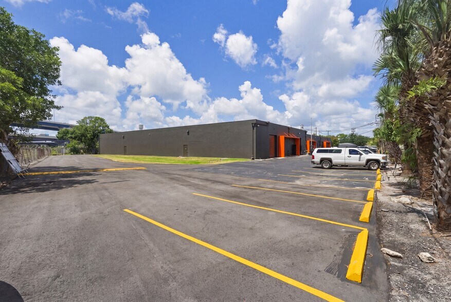 2968 Ravenswood Rd, Fort Lauderdale, FL à louer - Photo de l’immeuble – Image 3 sur 8