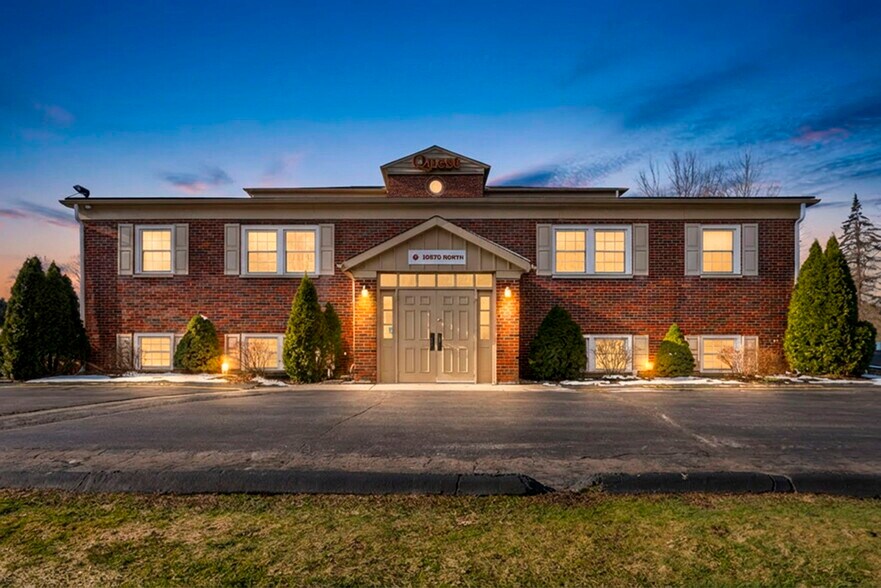 10570-10574 Ravenna Rd, Twinsburg, OH à louer - Photo de l’immeuble – Image 2 sur 58
