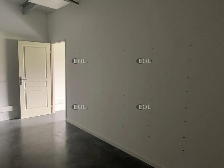 Bureau dans Le Thor à louer - Photo intérieure – Image 2 sur 5