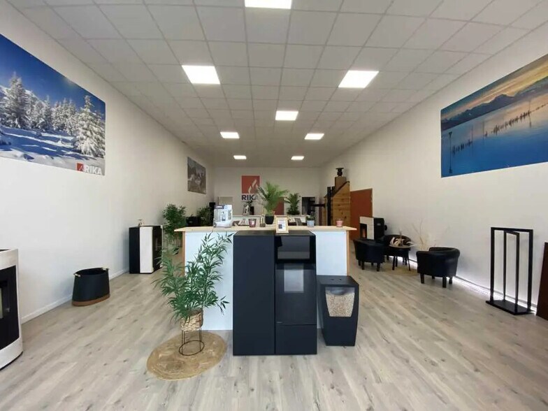 Local d’activités dans Montivilliers à louer - Photo de l’immeuble – Image 3 sur 3