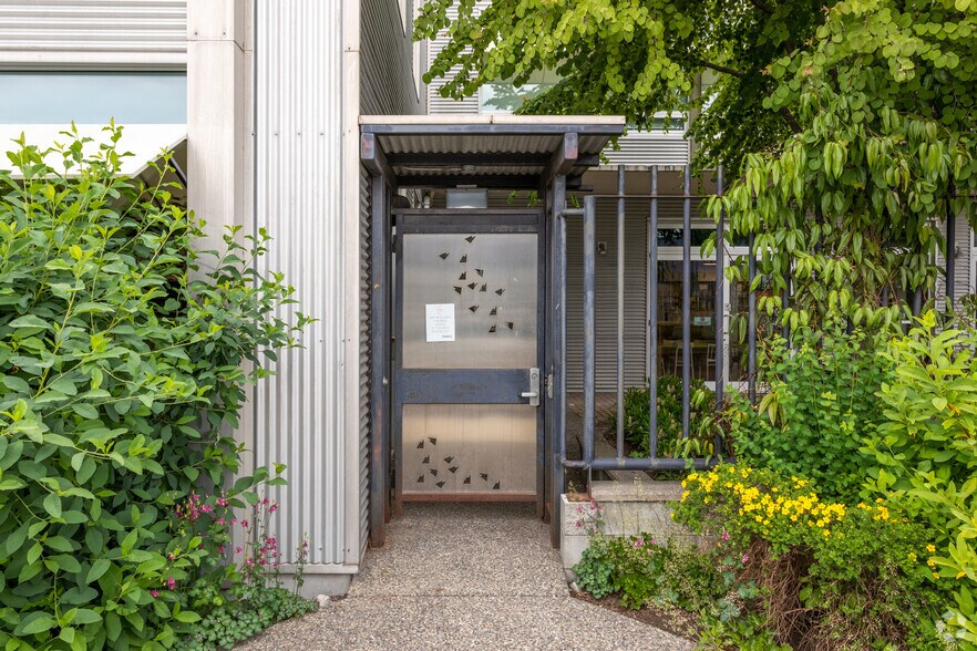 149 W 4th Ave, Vancouver, BC à louer - Photo de l’immeuble – Image 2 sur 5